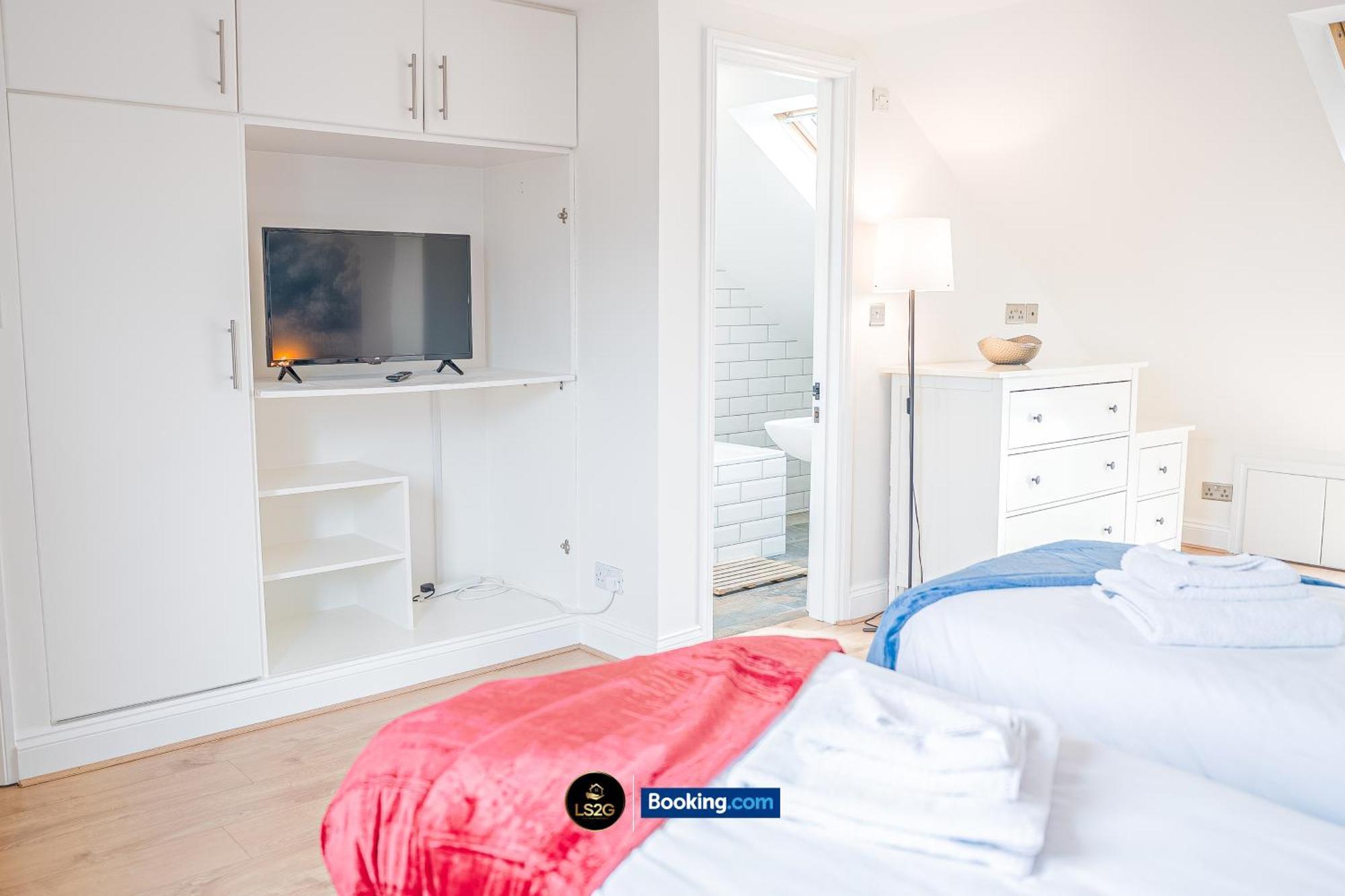 Stunning House By Ls2G Short Lets & Serviced Accommodation Greater London With Free Wifi Екстер'єр фото