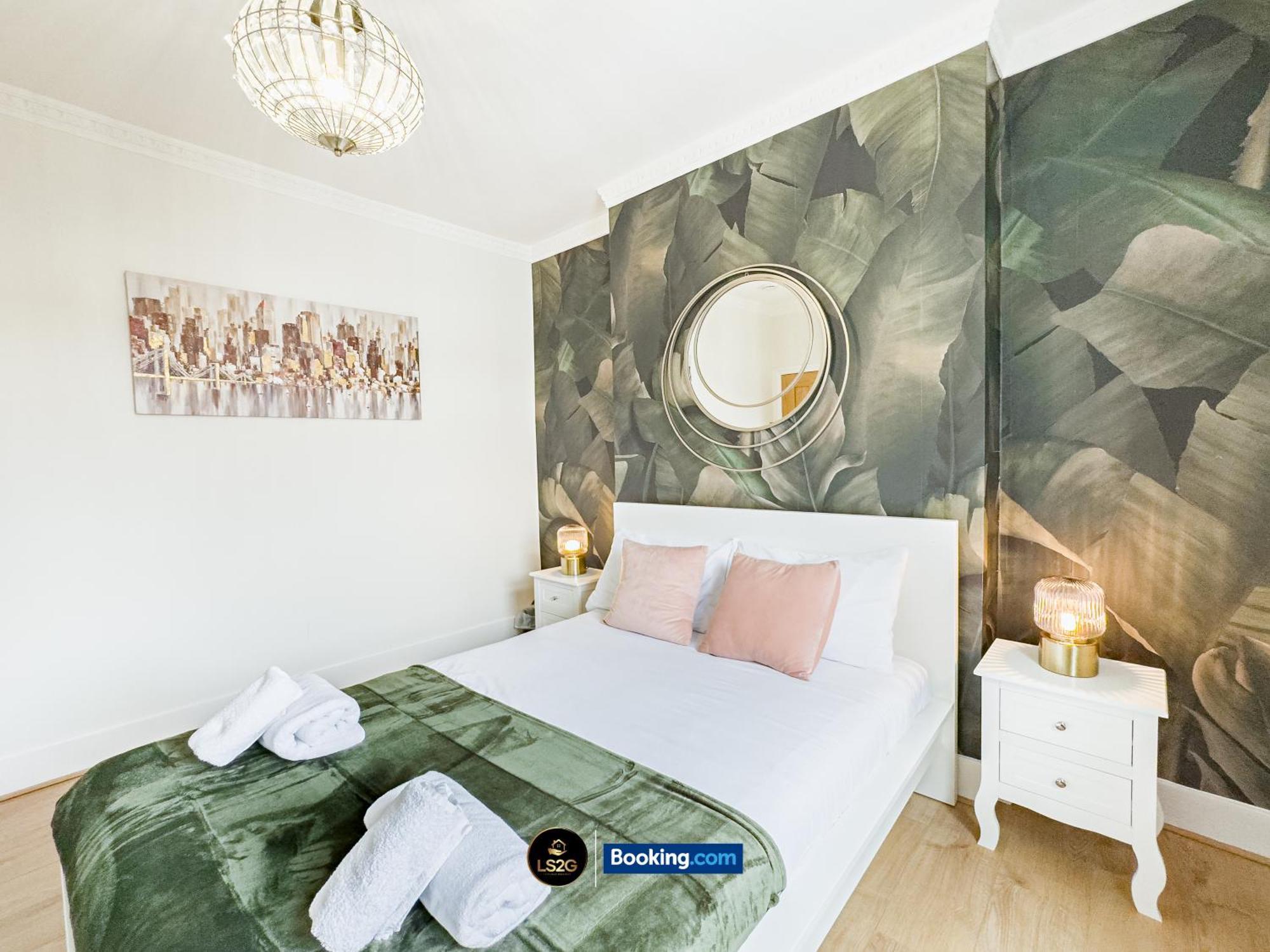 Stunning House By Ls2G Short Lets & Serviced Accommodation Greater London With Free Wifi Екстер'єр фото