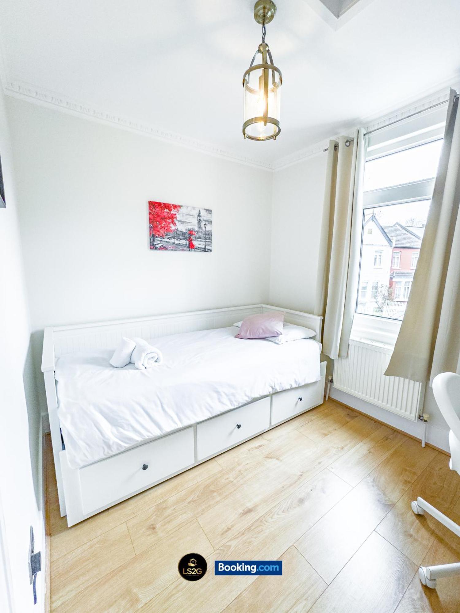 Stunning House By Ls2G Short Lets & Serviced Accommodation Greater London With Free Wifi Екстер'єр фото