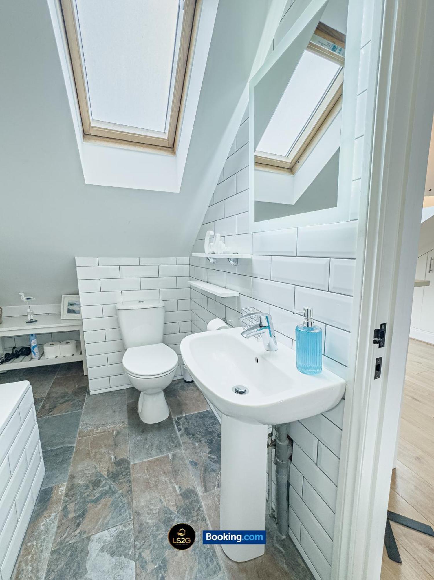 Stunning House By Ls2G Short Lets & Serviced Accommodation Greater London With Free Wifi Екстер'єр фото