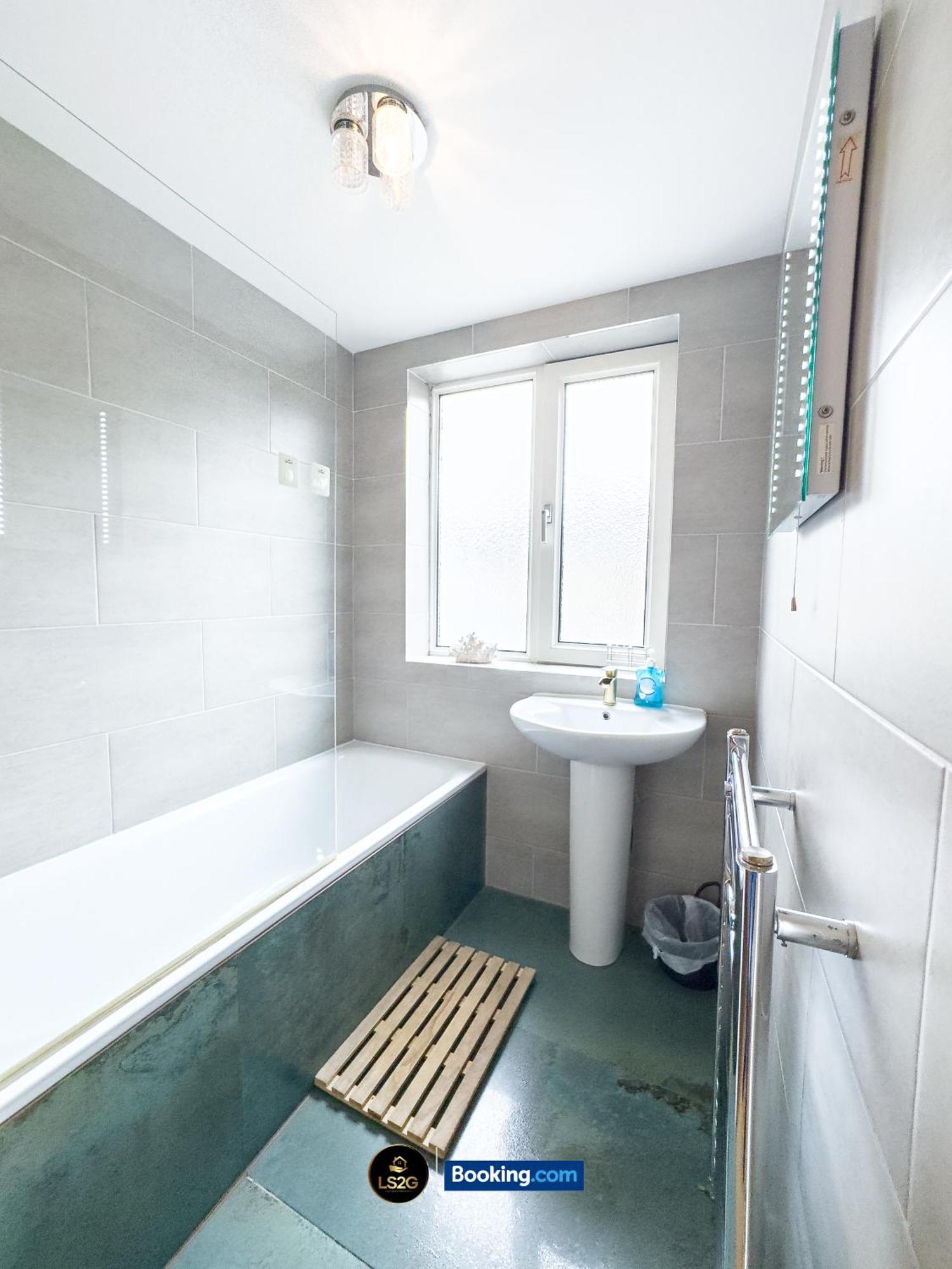 Stunning House By Ls2G Short Lets & Serviced Accommodation Greater London With Free Wifi Екстер'єр фото