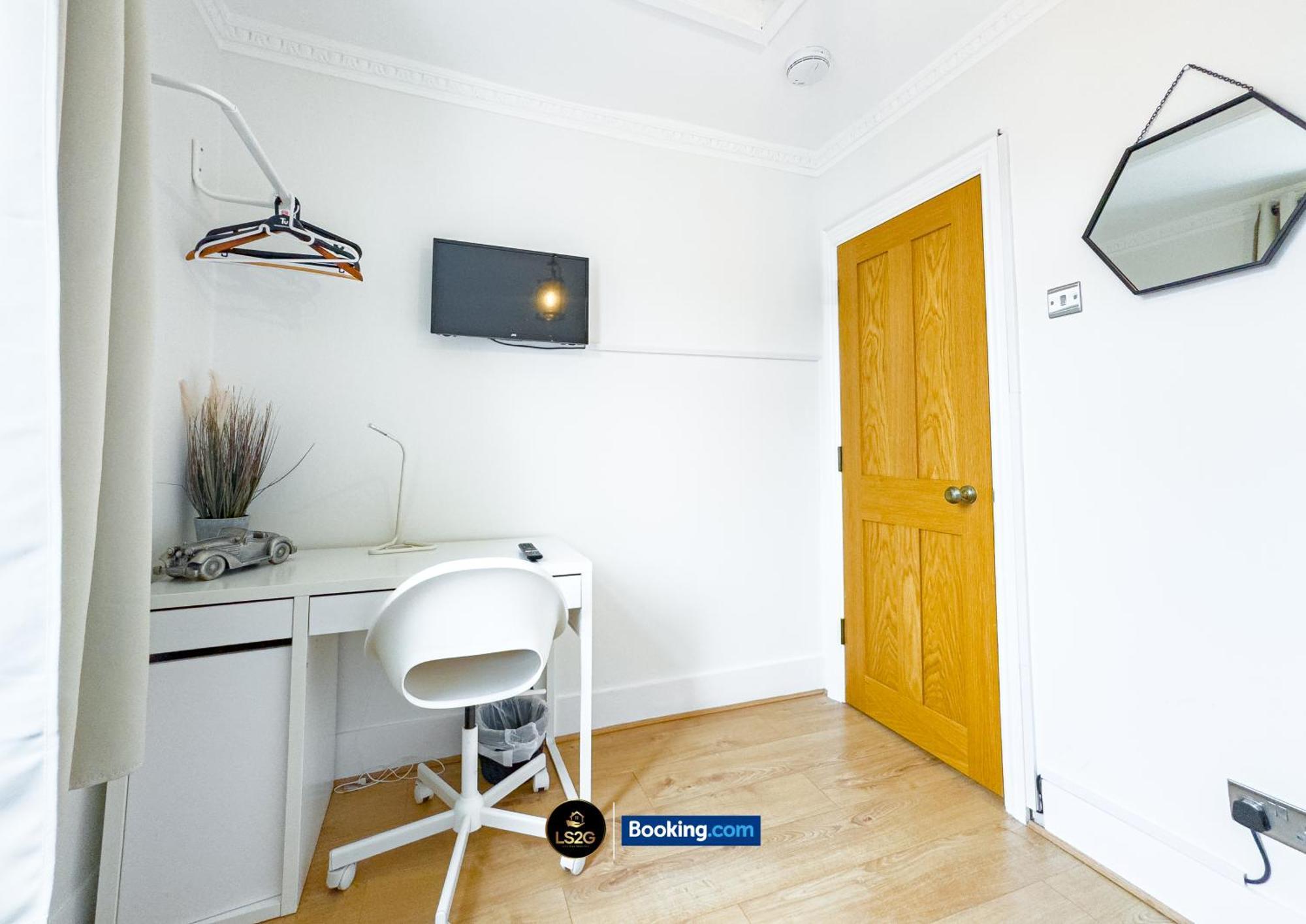 Stunning House By Ls2G Short Lets & Serviced Accommodation Greater London With Free Wifi Екстер'єр фото