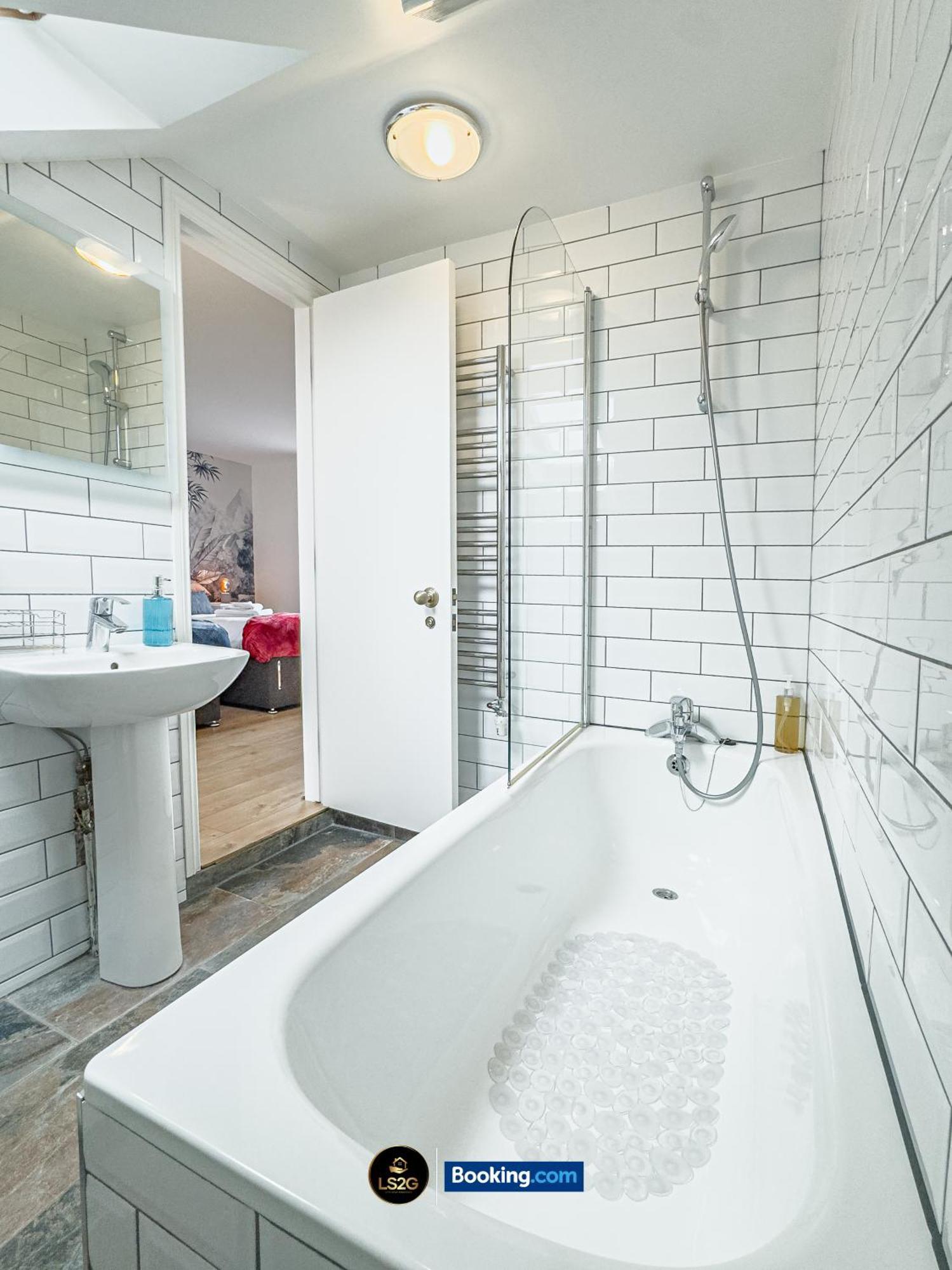 Stunning House By Ls2G Short Lets & Serviced Accommodation Greater London With Free Wifi Екстер'єр фото